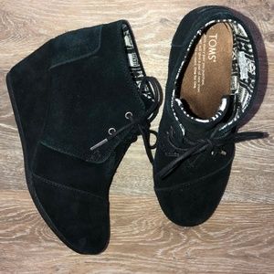 TOMS Desert Wedge Black Suede Booties